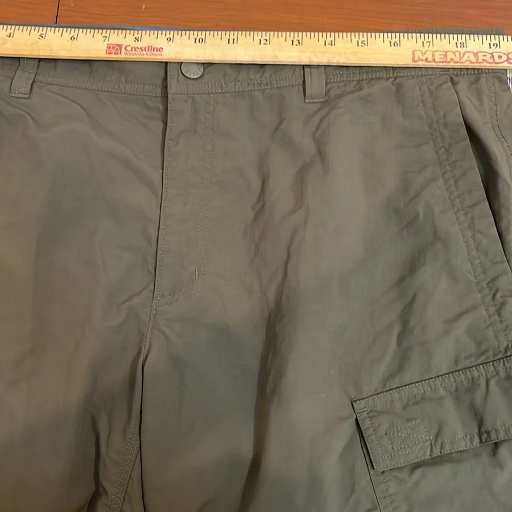 The North Face Green Nylon Shorts Cargo Men Size 38 Y2K